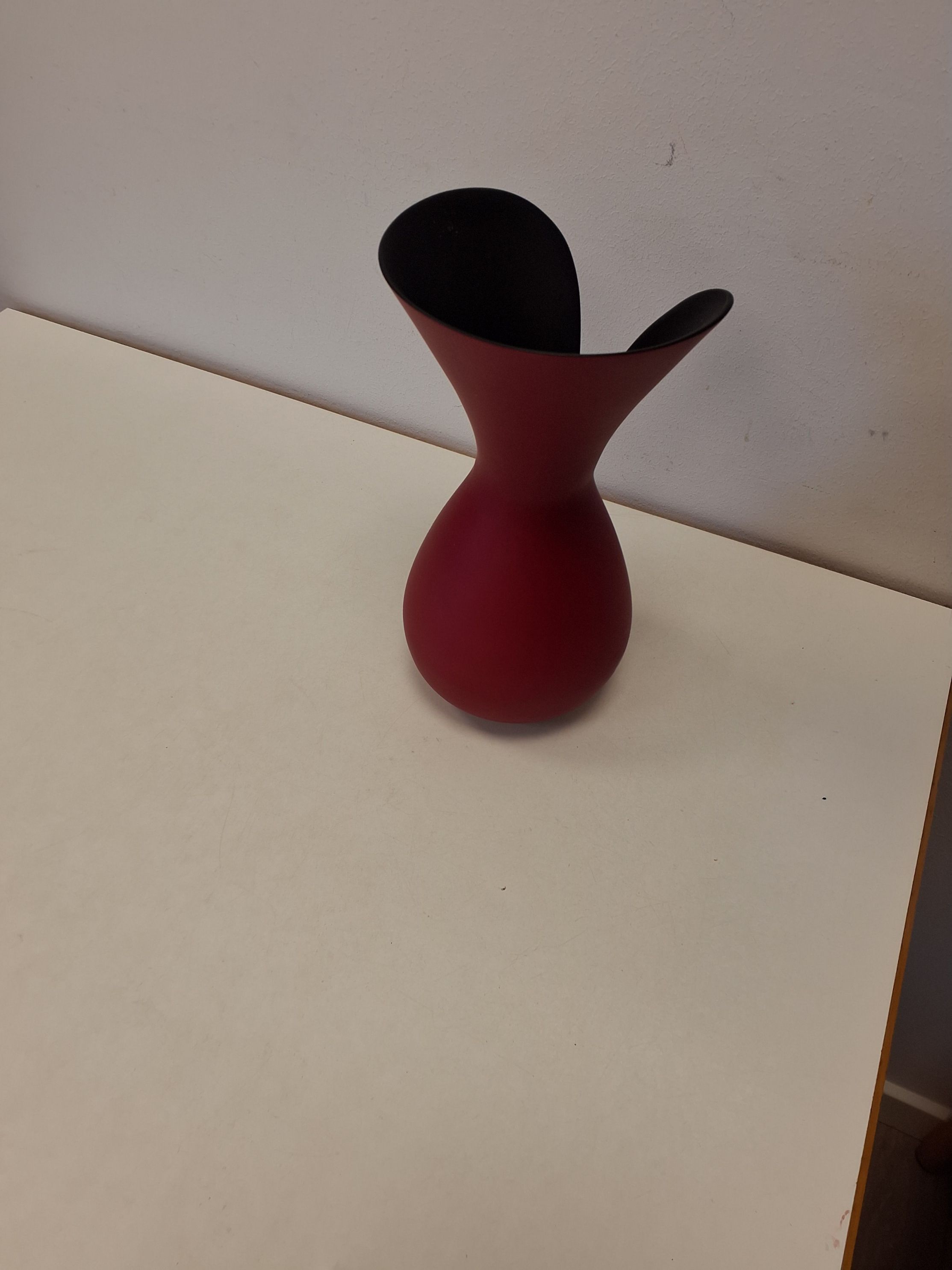 Rød vase